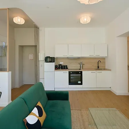Two-bedroom Near Center And Metro Τουρκουάν
