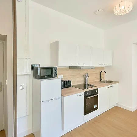 Two-bedroom Near Center And Metro Διαμέρισμα