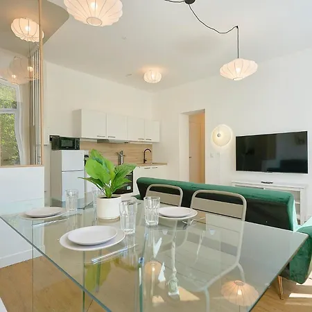 Two-bedroom Near Center And Metro Διαμέρισμα *