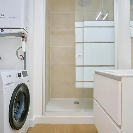 Two-bedroom Near Center And Metro Τουρκουάν